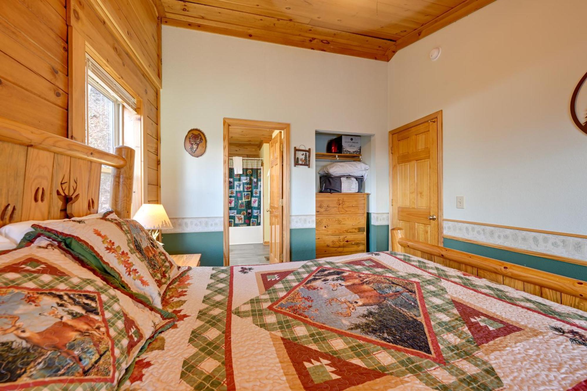 Cozy Deer Glen Cabin With Private Hot Tub And Porch! Брайсон-Сити Экстерьер фото