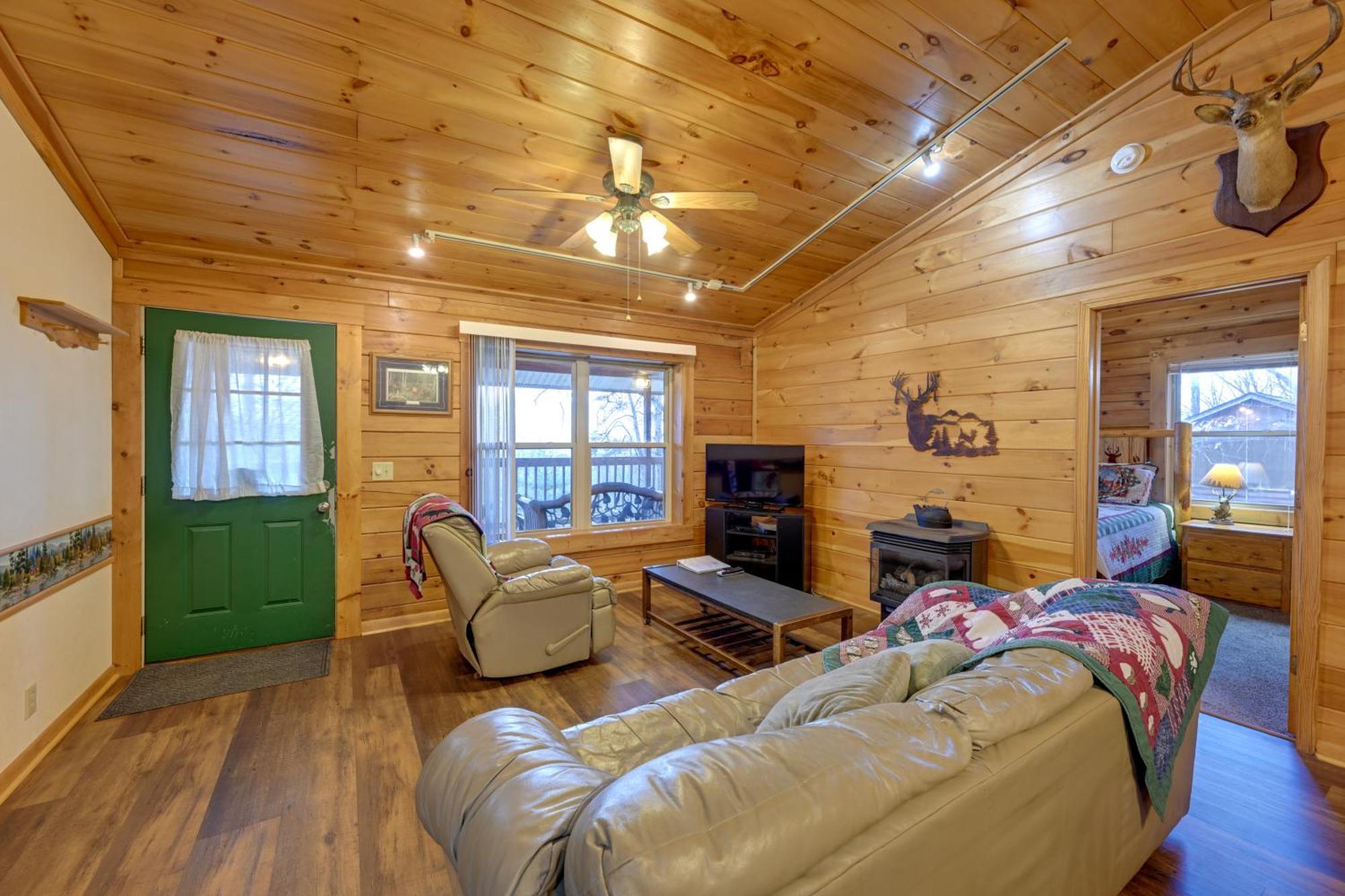 Cozy Deer Glen Cabin With Private Hot Tub And Porch! Брайсон-Сити Экстерьер фото