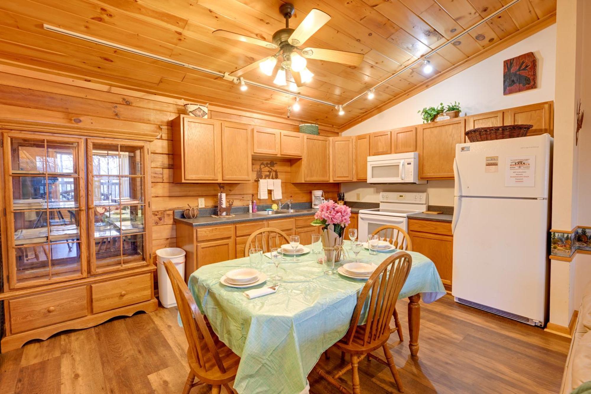 Cozy Deer Glen Cabin With Private Hot Tub And Porch! Брайсон-Сити Экстерьер фото