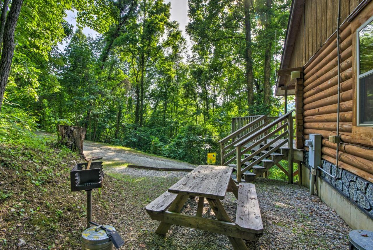 Cozy Deer Glen Cabin With Private Hot Tub And Porch! Брайсон-Сити Экстерьер фото
